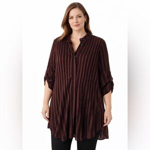 Lindi Pleated Tunic Top WMN 1X Burgundy Black Striped Roll Tab Sleeve Blouse